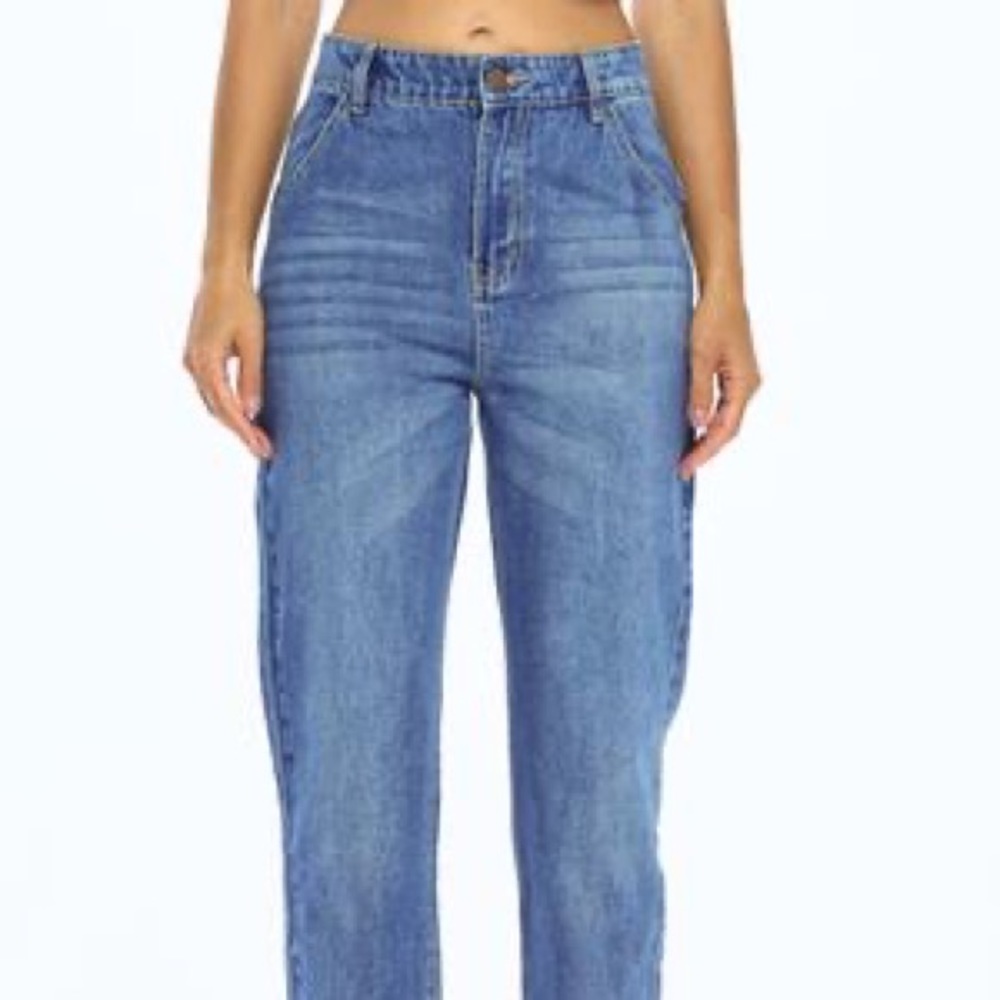 HIGH RISE FRAYED HEM MOM JEANS